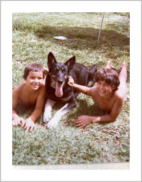 sari com os miudos